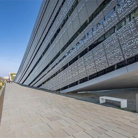 - Modern - Good Sleep ブダペスト